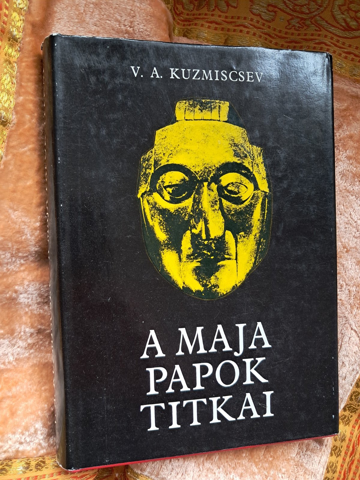 A maja papok titkai – V. A. Kuzmiscsev (borító)