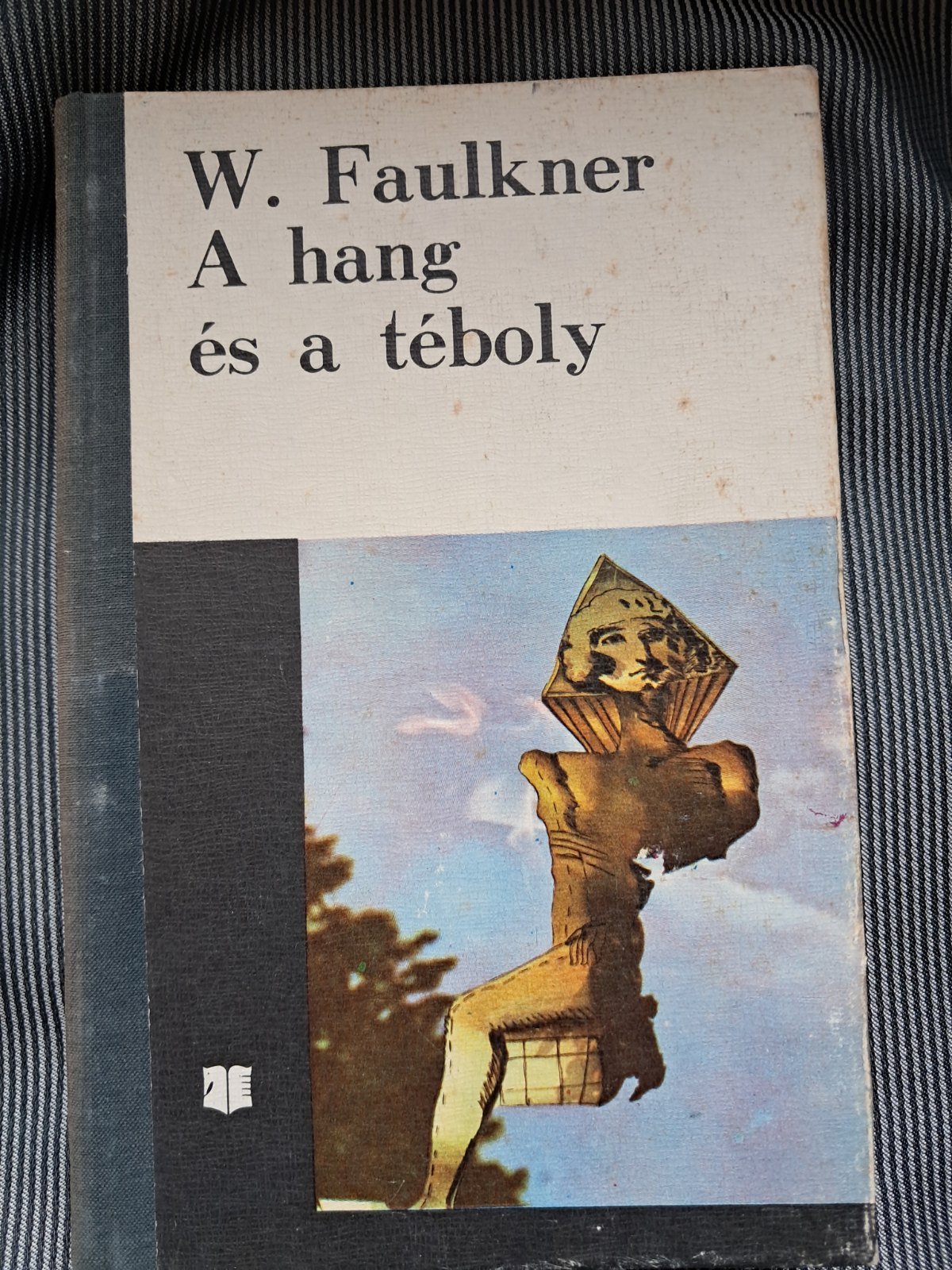 A hang és a téboly – Faulkner (borító)